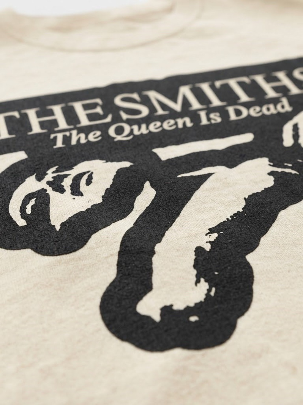 Gildan The Smiths "The Queen Is Dead" Graphic Tee - Cream & Black - Picture 2 of 2